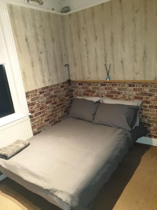 Spacious Bedroom With Private Bathroom. Abbey Wood Exterior foto